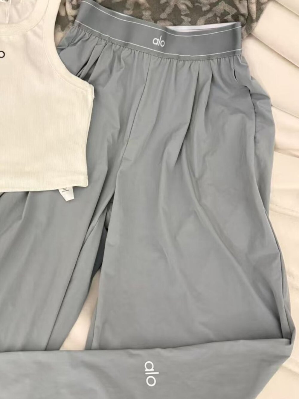 ALO Yoga Women's Suit Pants Steel Gray Subtle Luxury โจ Regular Size - Picture 7 of 8